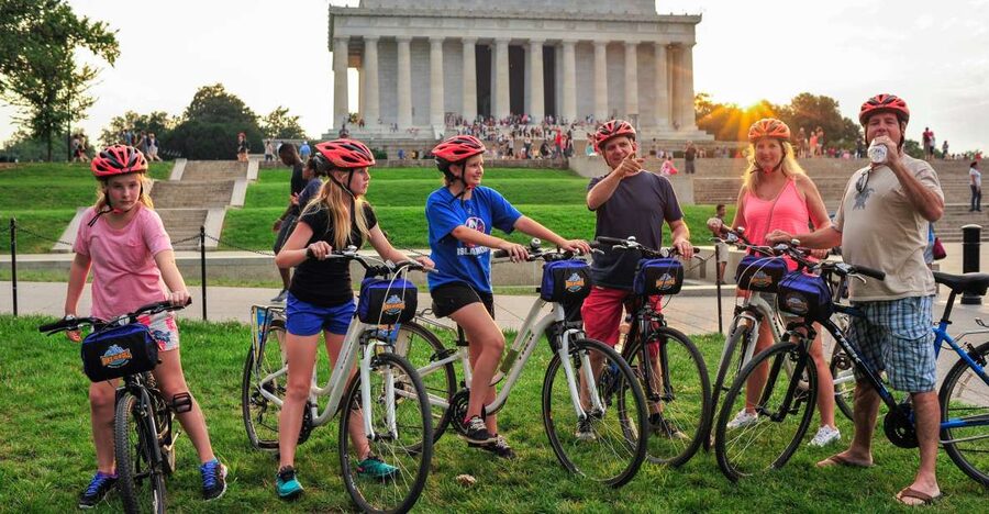 Bike Tour: Capitol Hill, Lincoln Memorial, National Mall - Starting near the Navy Memorial
