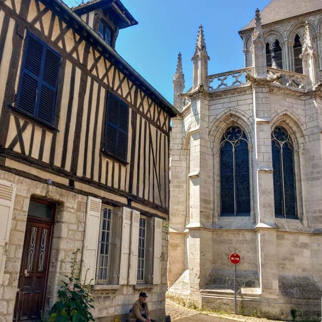 Bike tour from Vernon to Giverny with local guide - Arriving in Giverny by bicycle