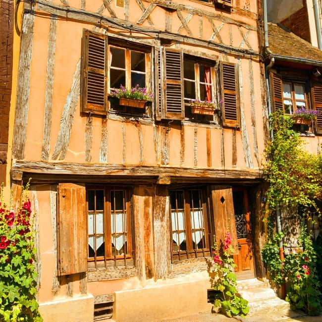 Bike tour from Vernon to Giverny with local guide - From medieval streets to the Seine