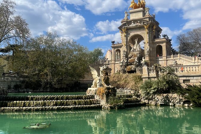 Bike Tour in Barcelona: History, Architecture and Culture - Ciutadella Park as the halfway break