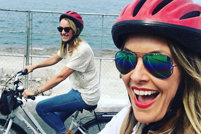 Bike Tour of Chicago's Lakefront Neighborhoods - Old Town and Chicago Stories Beyond the Skyscrapers