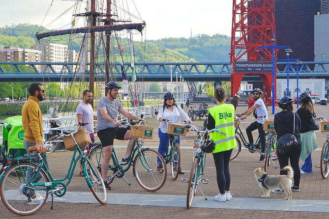 BILBAO-City Highlights Bike Tour - The Guggenheim and Puppy: Bilbao’s famous opening scene