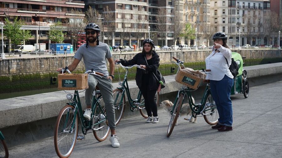 Bilbao: City Highlights Guided Bike Tour - Ribera Market and the final ride through central Bilbao