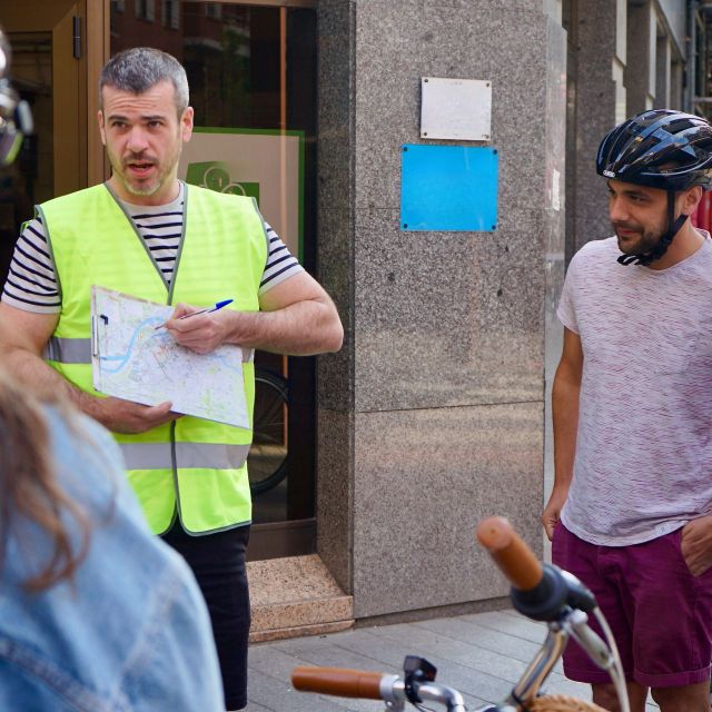 Bilbao: City Highlights Guided Bike Tour - Bikes, comfort, and the small mechanical caveat