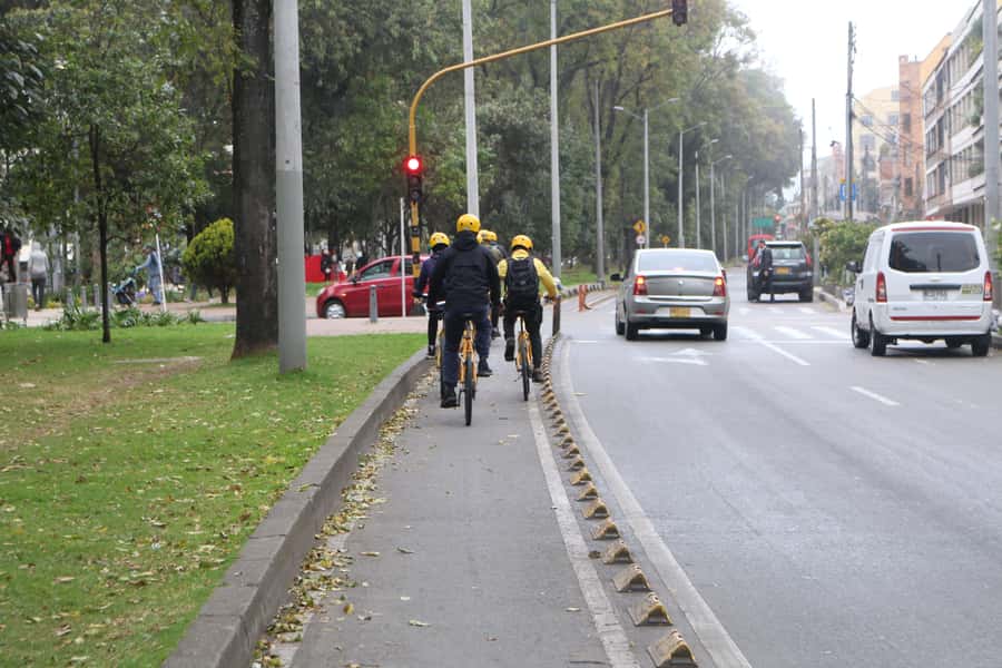 Bogotá: Shared Bike Tour - National Park: Trees, Water, and Public Life