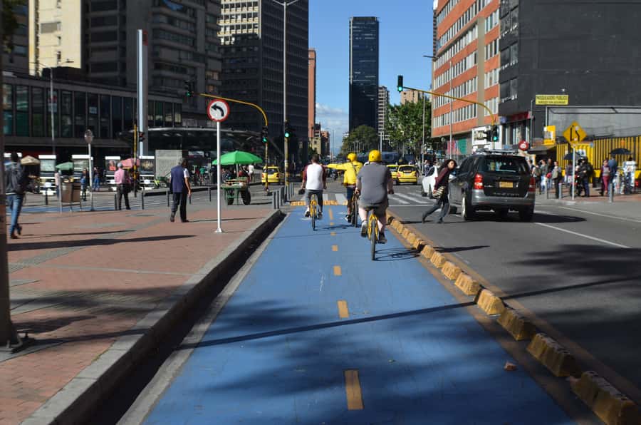 Bogotá: Shared Bike Tour - What the Guides Add