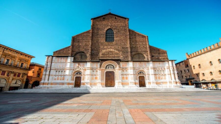 Bologna Guided Bike Tour - Santo Stefano and the Seven Churches