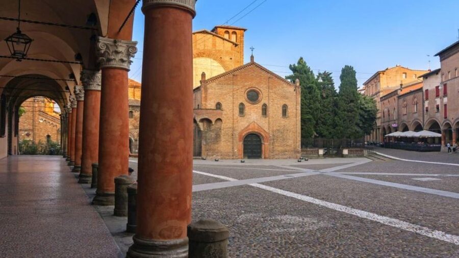 Bologna Guided Bike Tour - Piazza Maggiore begins the story