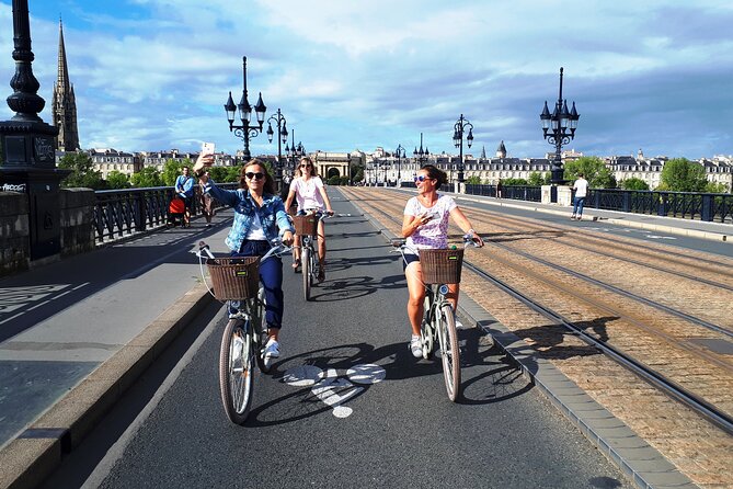 Bordeaux bike tour "The Best of Bordeaux" - Saint-Michel and Bordeaux’s old city gates