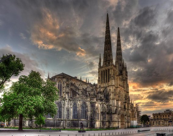 "Bordeaux by bicycle: a 3-hour tour immersive experience" - What makes this Bordeaux bike tour useful