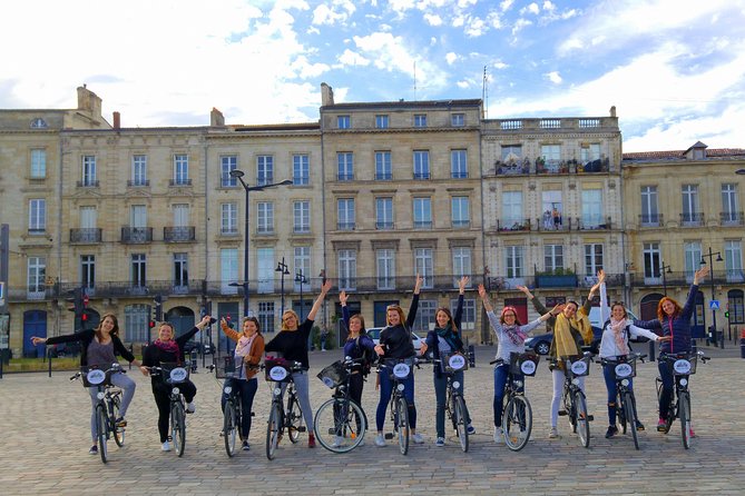 Bordeaux Essentials Sightseeing Bike Tour with a Local Guide - Why a bike is a smart way to see Bordeaux