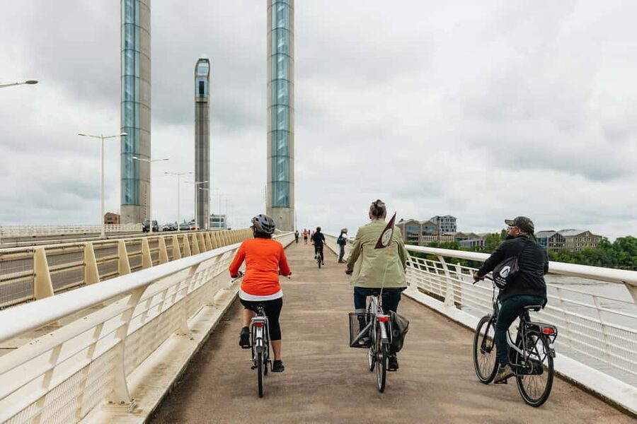 Bordeaux: Historic Center & Chartrons District Bike Tour - Roman Bordeaux and grand civic places