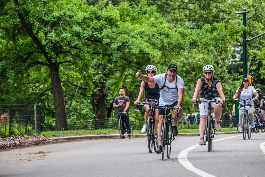 Brooklyn: Sightseeing Bike Tour with Local Guide - From the Navy Yard to southern Williamsburg