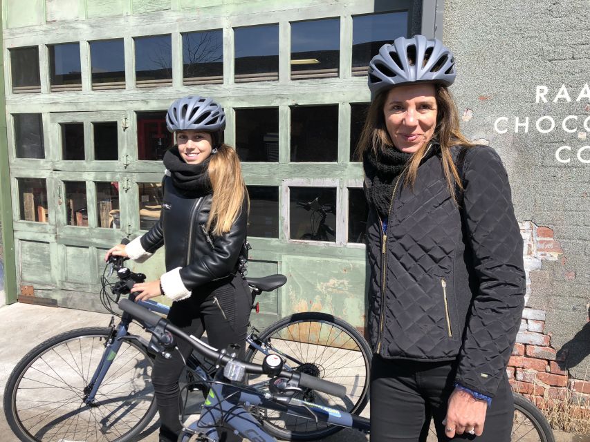 Brooklyn: Sightseeing Bike Tour with Local Guide - Brooklyn Heights brings the ride to a polished finish