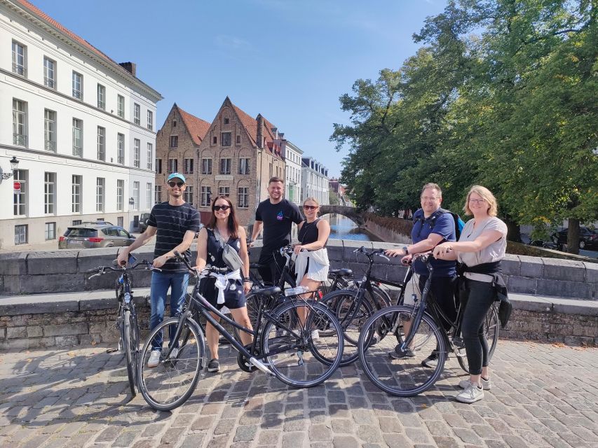 Bruges by bike with family and friends! - Starting beside Bruges’ Belfry