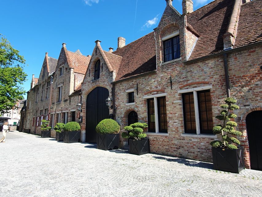 Bruges by bike with family and friends! - City gates, windmills, and the old harbor
