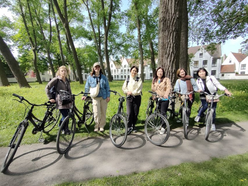 Bruges by bike with family and friends! - Chocolate, murals, and modern Bruges