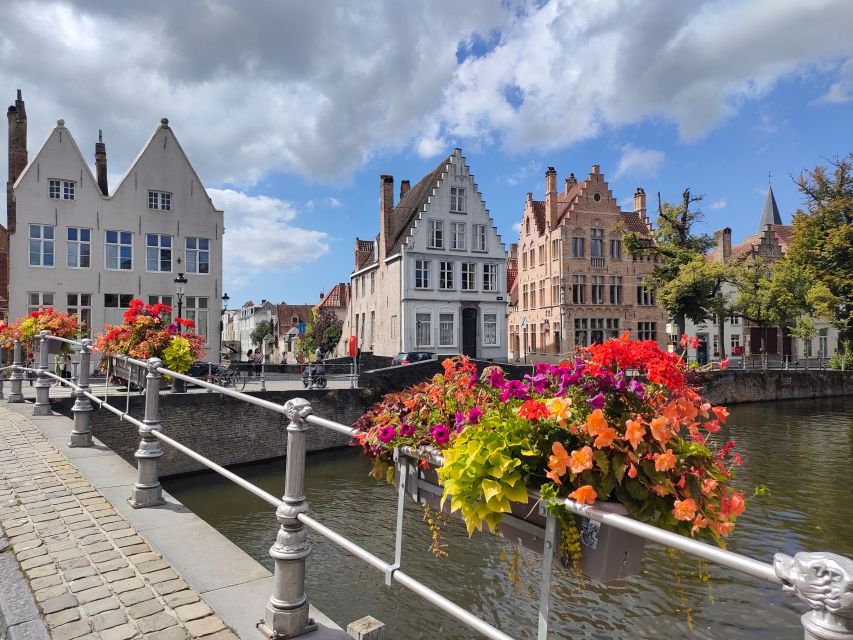 Bruges by bike with family and friends! - From Groenerei to Burg Square