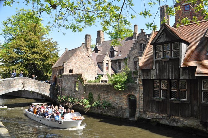 Bruges by bike with friends and family! - The Beguinage offers a quiet pause