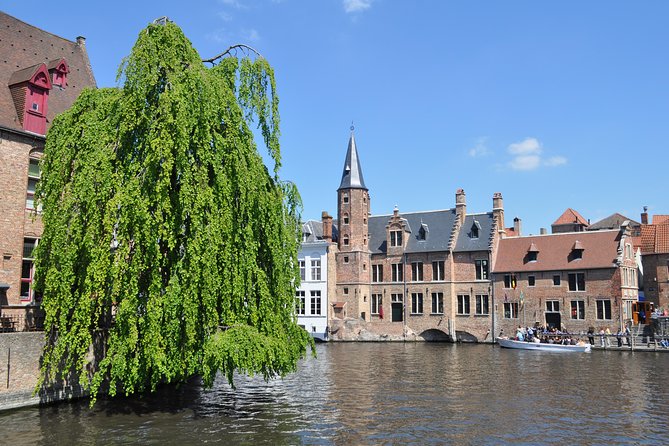 Bruges by bike with friends and family! - Minnewater Lake and Bruges’ practical past