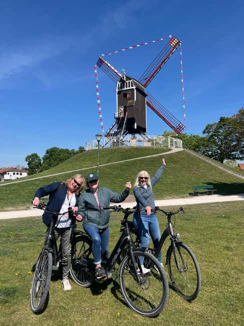 Bruges: Guided Bike Tour with a Local to Sights & Secrets - Market Square and the Belfry: Bruges at a glance