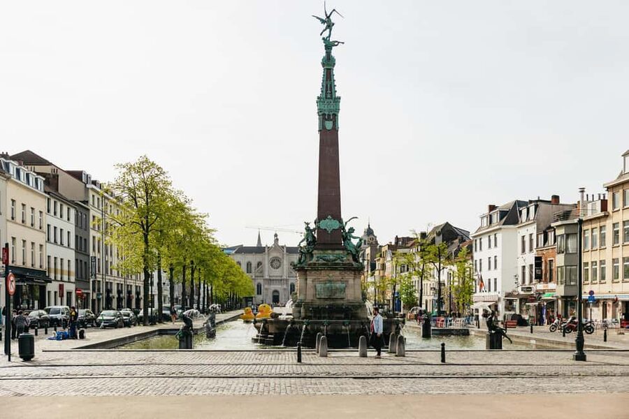 Brussels: City Highlights and Hidden Gems Bike Tour - Who should book this ride?