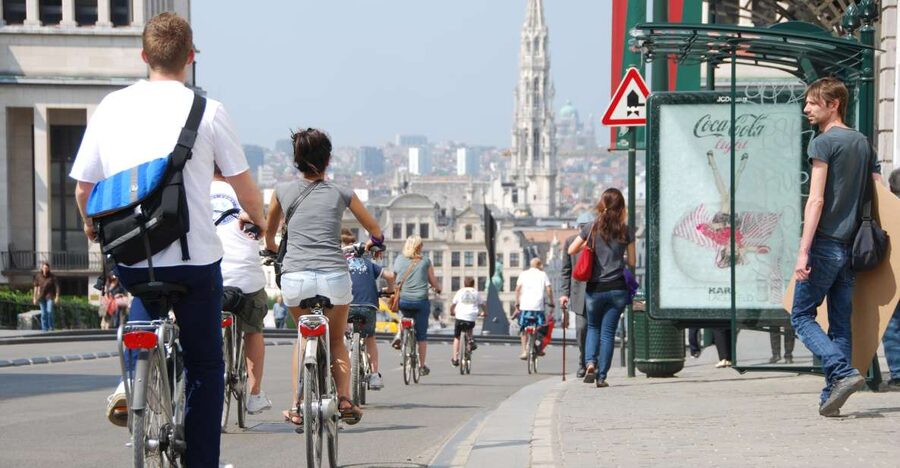 Brussels: Sightseeing Bike Tour - Manneken Pis and the lanes around the Marolles