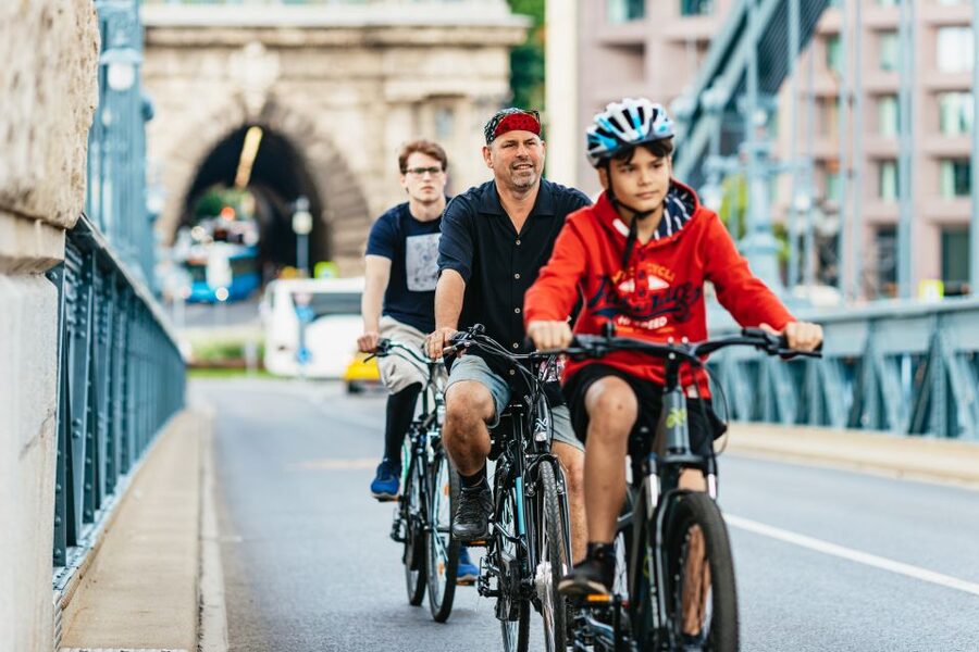 Budapest: Grand Sightseeing Bike Tour - Who should book this bike tour?