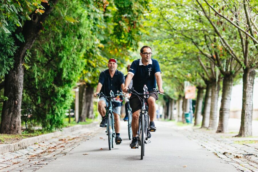 Budapest: Grand Sightseeing Bike Tour - The guides make or break a three-hour tour