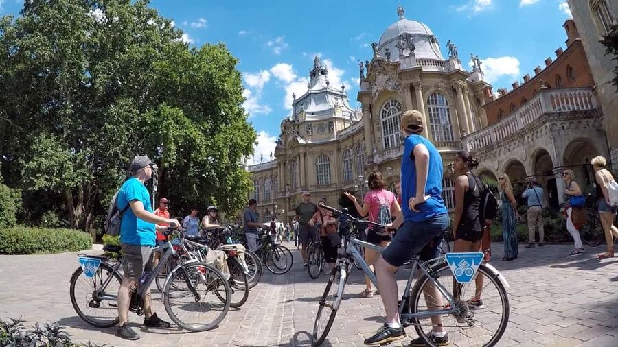 Budapest: Guided Bike & E-bike Tour with a Goulash - Key points to know before booking