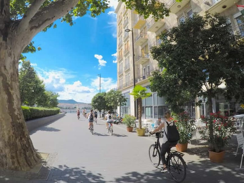 Budapest: Guided Bike & E-bike Tour with a Goulash - Andrássy Avenue and Elizabeth Square