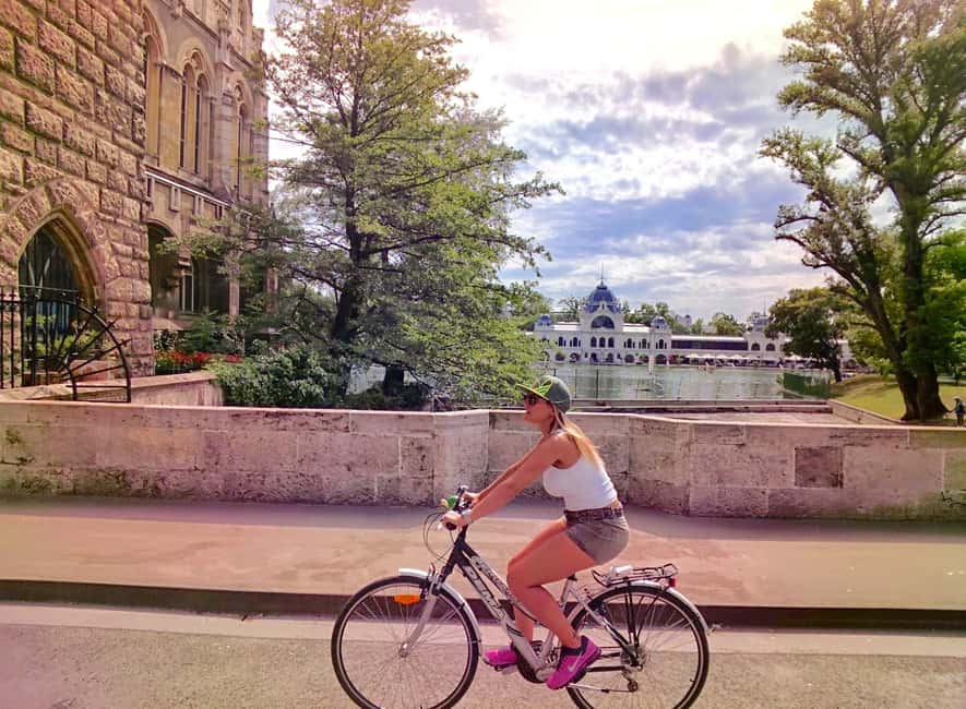 Budapest: Guided Bike & E-bike Tour with a Goulash - The goulash break in the middle