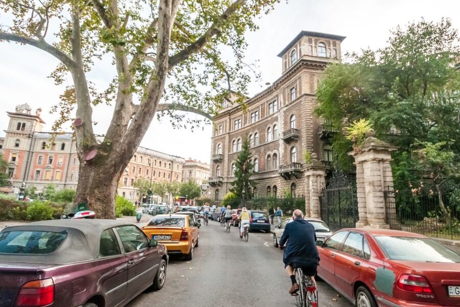 Budapest: Guided City Discovery Bike Tour - How good is the guide-led storytelling?