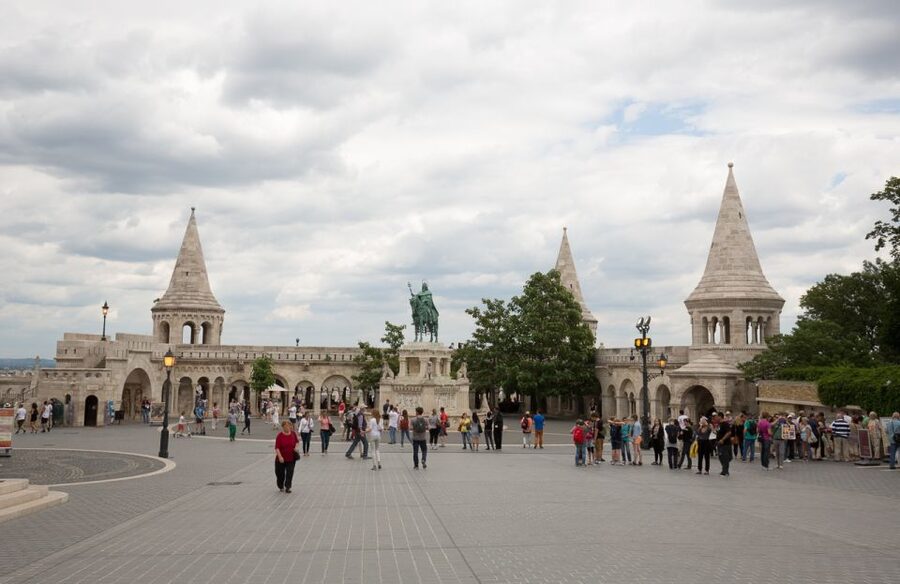 Budapest: Guided City Tour by E-Bike - Batthyany Square and the climb into Buda