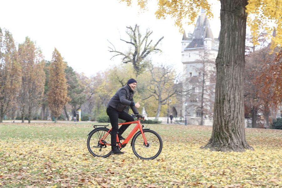 Budapest: Guided Downtown Electric Bike Tour - Along the Buda riverbank to Gellért Hill