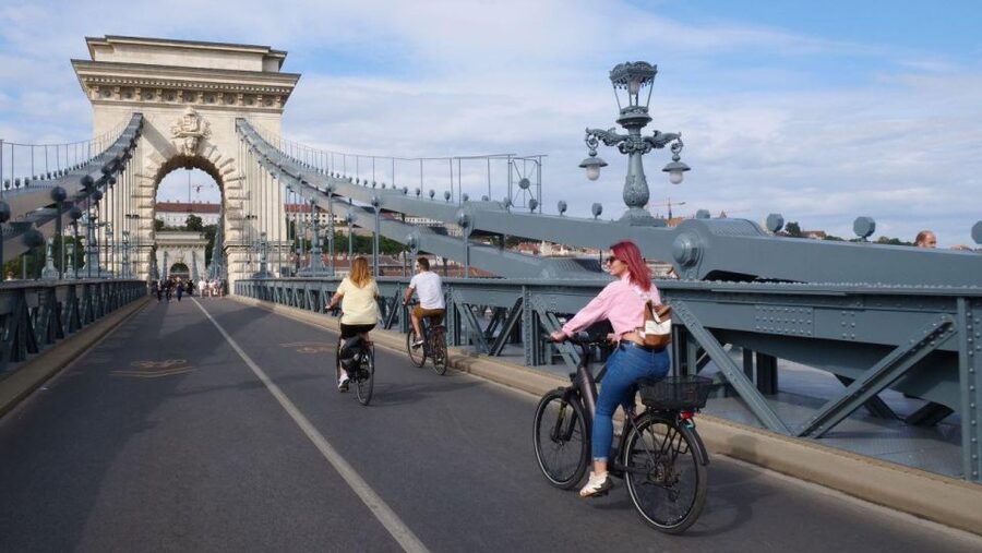 Budapest: Guided E-Bike Sightseeing Tour - Cycling through the Castle District