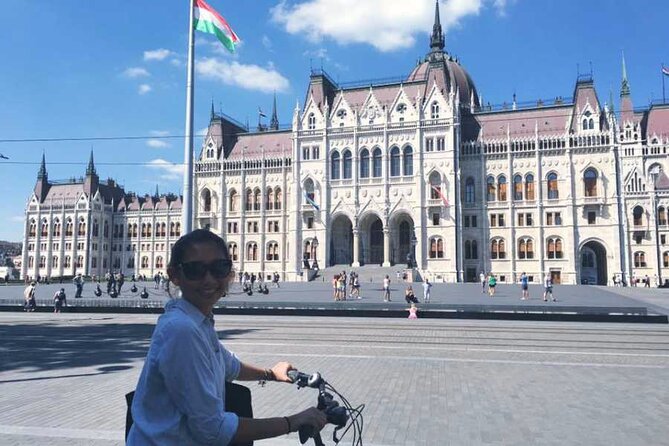 Budapest Highlights Bike Tour with a local guide - What the guides add to the ride