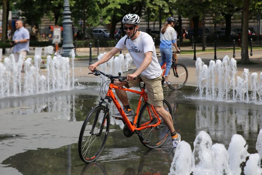 Budapest: Historic Downtown Bicycle Ride with Scenic Views - From Madach Square into the Jewish Quarter