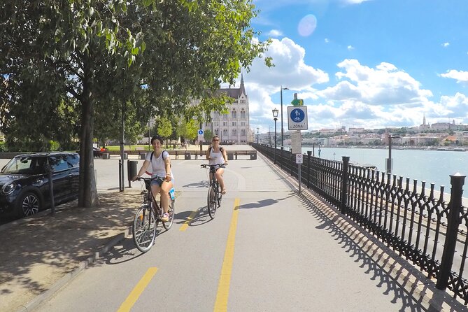 Budapest private Bike & e-Bike Tour with a drink - Guides who add more than directions