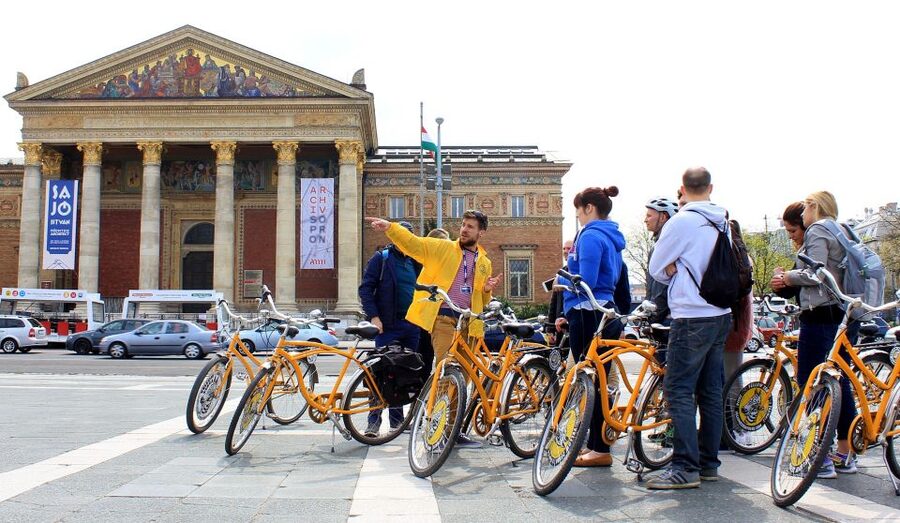 Budapest ❤️Winter Bike Tour with Coffee Stop❤️ - Key points at a glance
