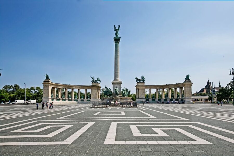Budapest ❤️Winter Bike Tour with Coffee Stop❤️ - Starting near the Opera House on Andrassy Boulevard