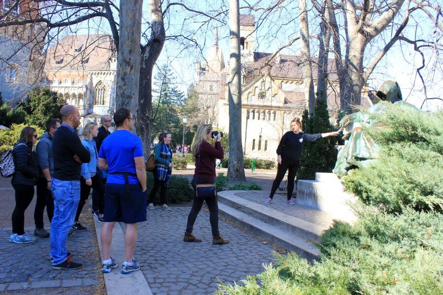 Budapest ❤️Winter Bike Tour with Coffee Stop❤️ - Who should book this winter bike tour?