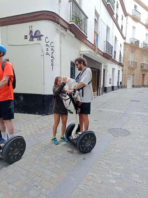 Cadiz: 1.45H Guided Segway/eScooters/EBikes for Big Groups - Why wheels work well in Cádiz