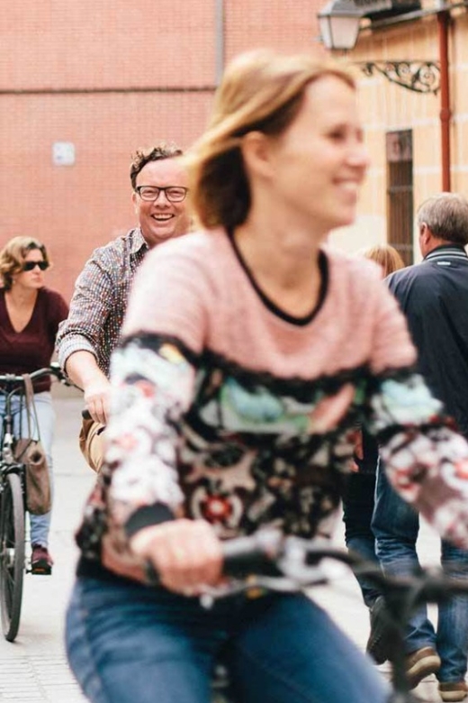 Cadiz: City Sightseeing Guided Tour by Bike - Plaza España and the north coast