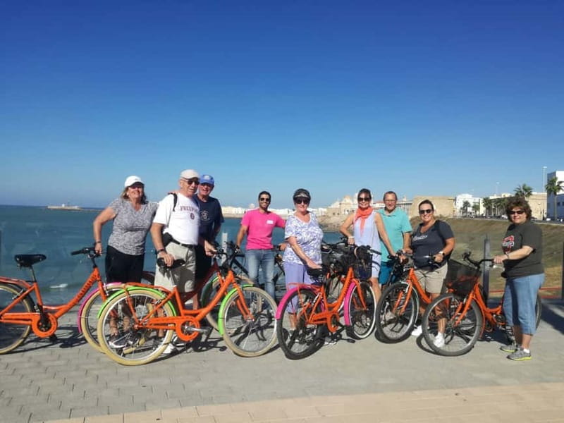 Cádiz: Guided Bike Tour - From forts and gardens to the waterfront