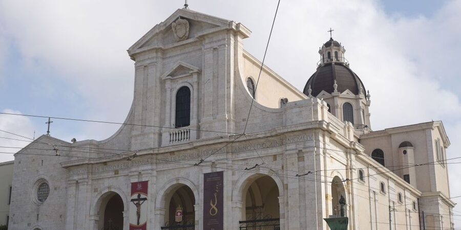 Cagliari: Guided Old Town Tour by Electric Bike - Climbing into Castello by electric power