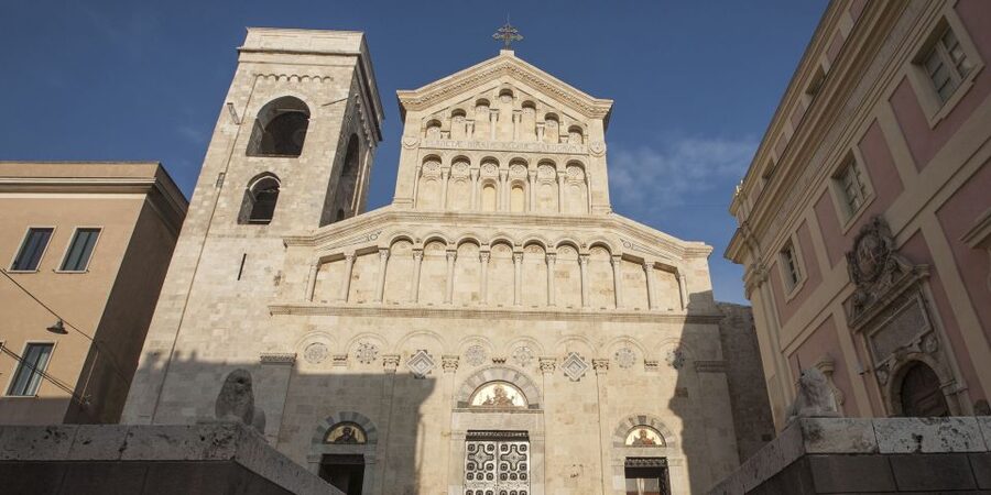 Cagliari: Guided Old Town Tour by Electric Bike - What the small group changes