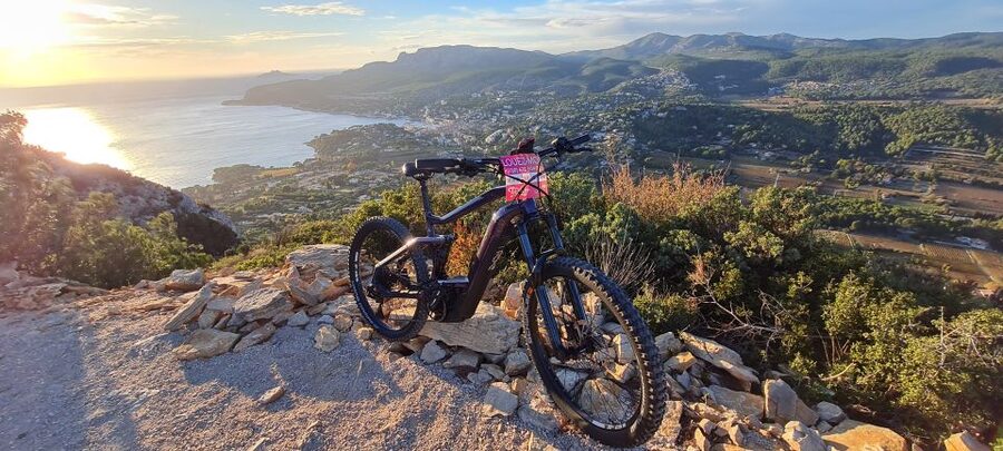Calanques National Park: E-Mountain Bike with Virtual Guide - Reaching the creeks around Cassis
