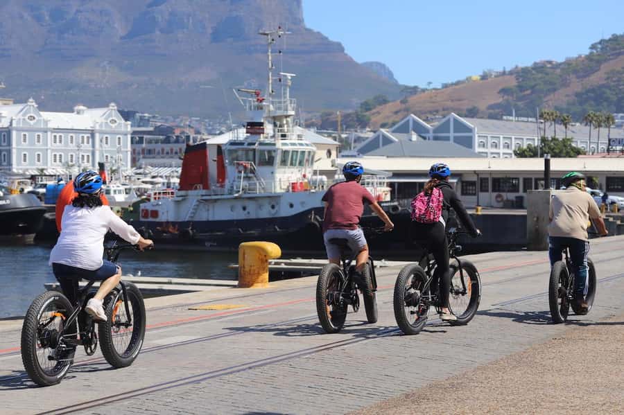 Cape Town: Half-Day e-Bike City Tour - Bo-Kaap brings color and character