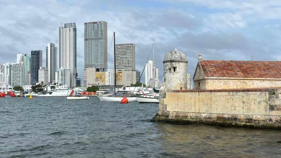 CARTAGENA: BIKE RIDE WITH LUNCH AT BOURDAIN'S FAVORITE SPOT - Starting at Edificio Luna del Mar in Manga